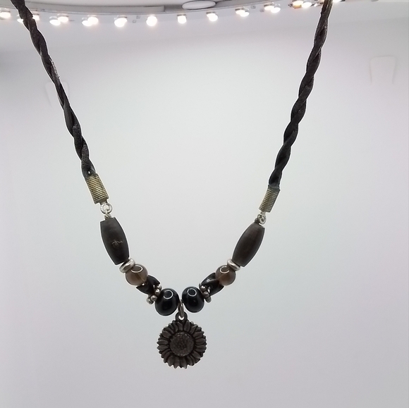 BEADED SUN FLOWER PENDENT NECKLACE - Picture 6 of 7